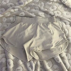 lululemon hottie hot shorts size 6 HR